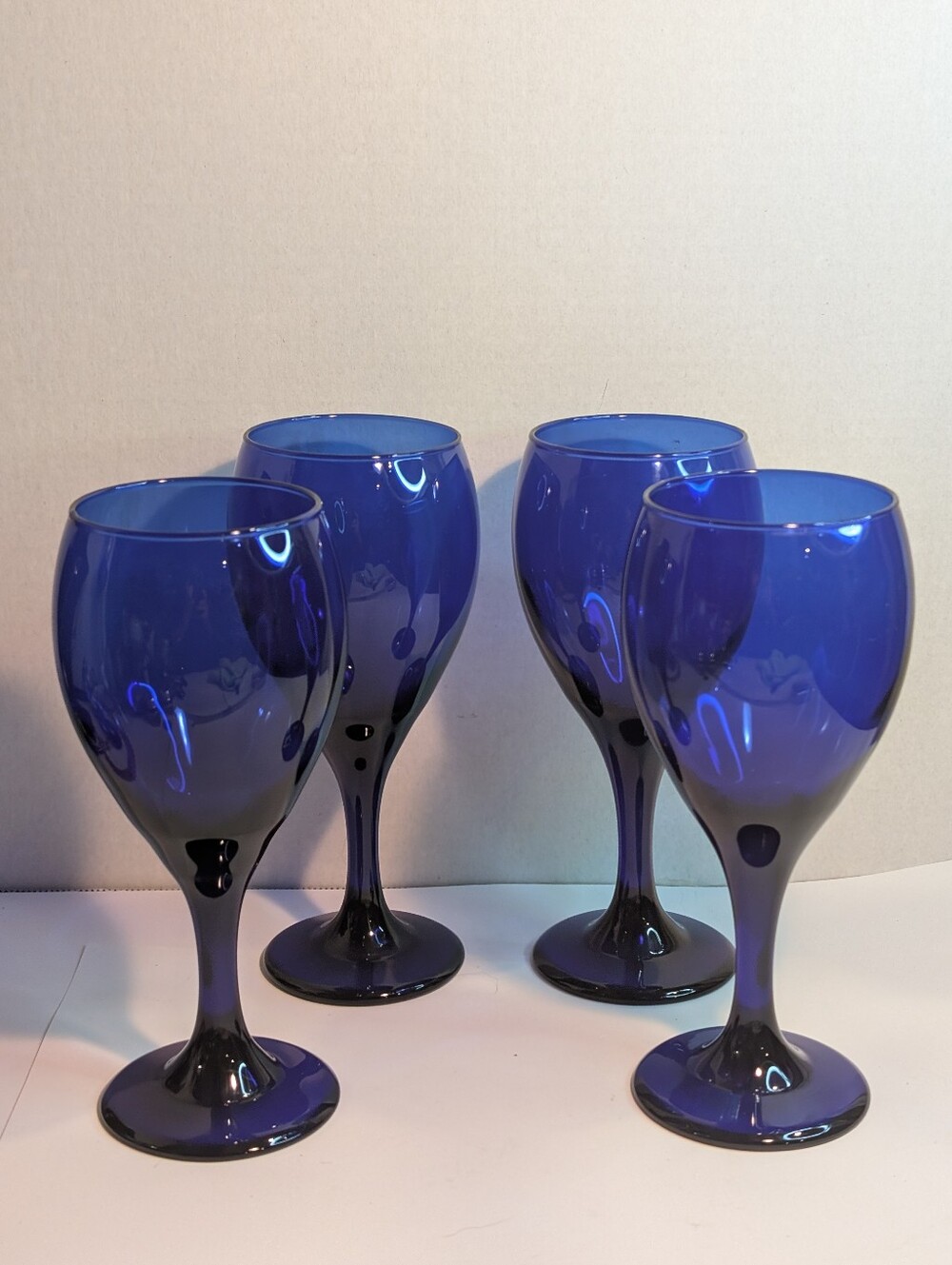 4 Cobalt Blue Glasses Stemmed Glasses Wine Goblets.